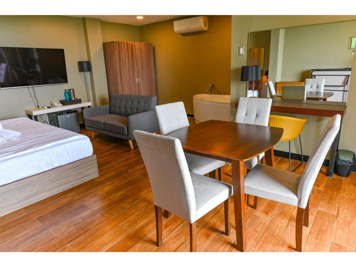 Capital O 890 Nami Hotel Tagaytay Tagaytay City Ngoại thất bức ảnh